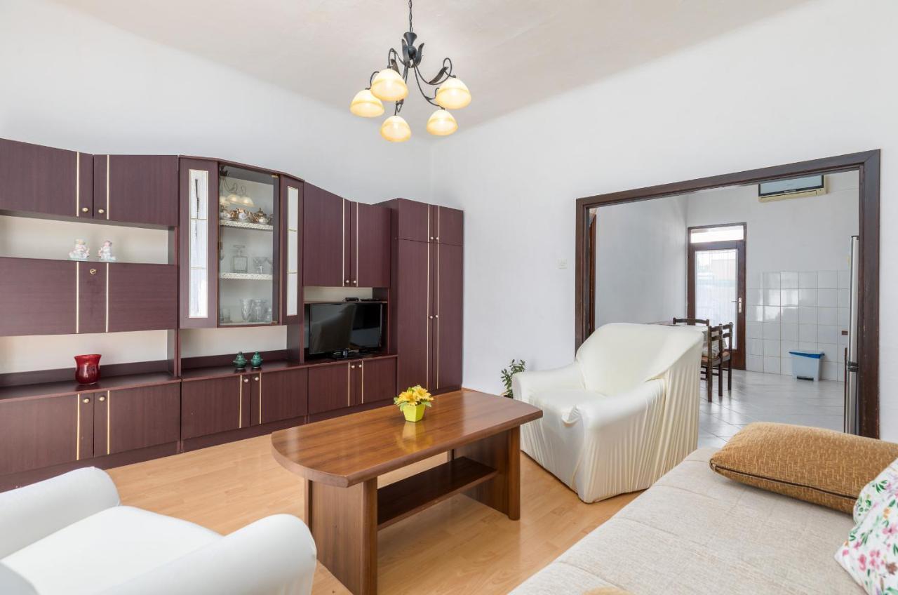 Apartment Ana Fažana Eksteriør bilde